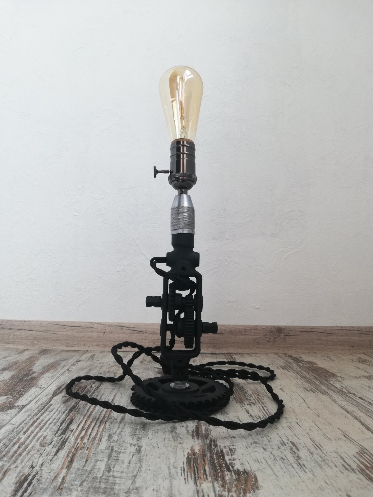 Ретро настільна лампа з ручної  дрелі